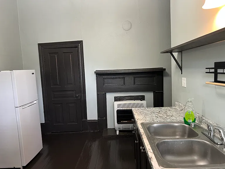 628 Sullivan St #B — Photo 4