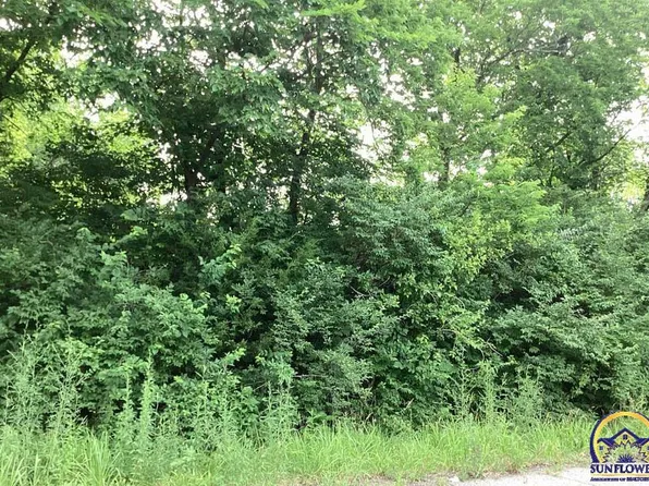 220 SE Alkire St, Topeka, KS 66607