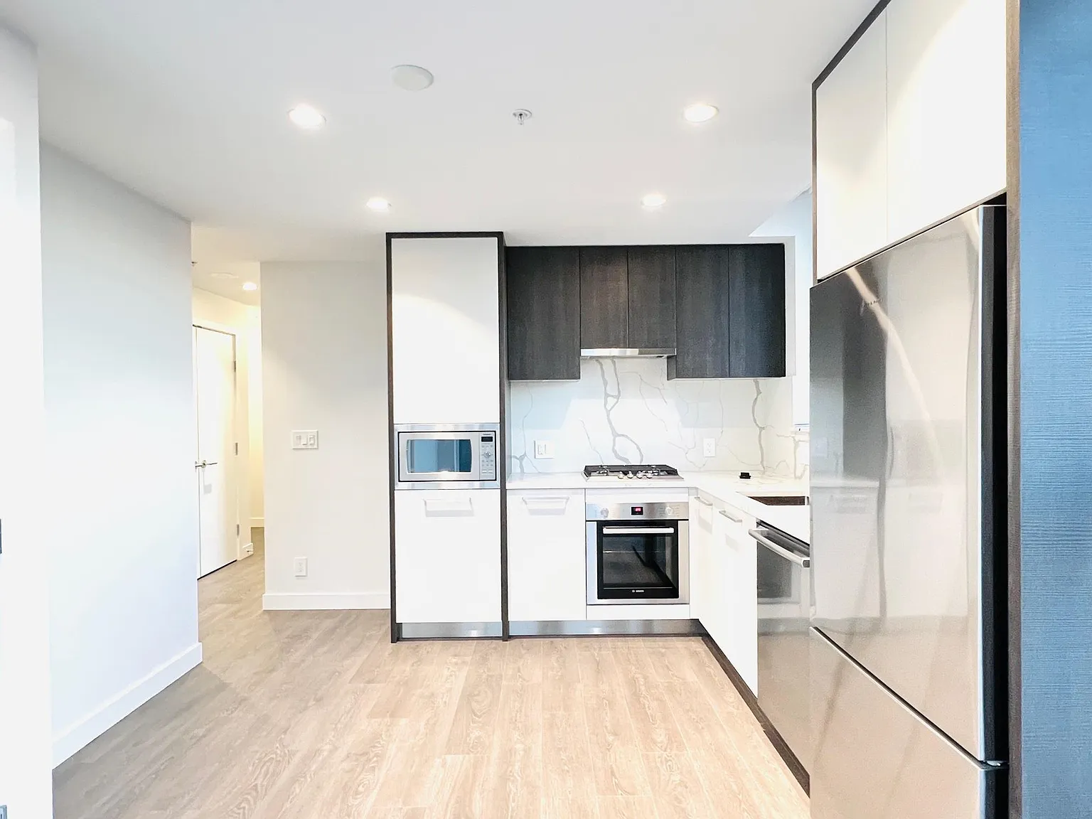 1 bed, 588 sqft, $2,300 — Photo 2