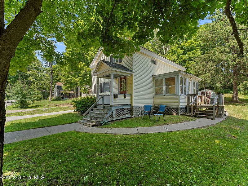 2nd image of 88 Maple Avenue