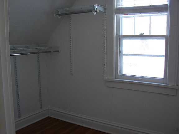 Master Bed. Closet