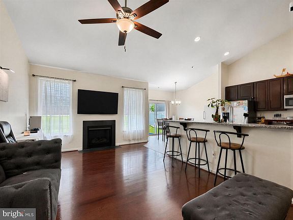 3rd image of 22237 Scott Cir