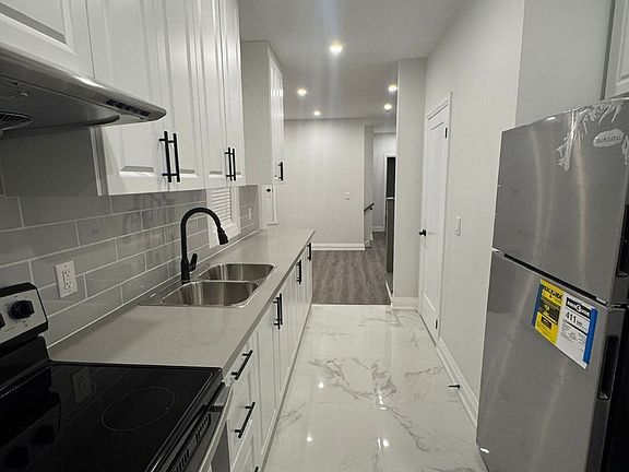 4th image of 414 Perth Ave