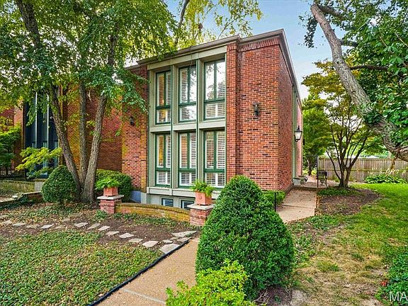 2nd image of 4538 Pershing Pl