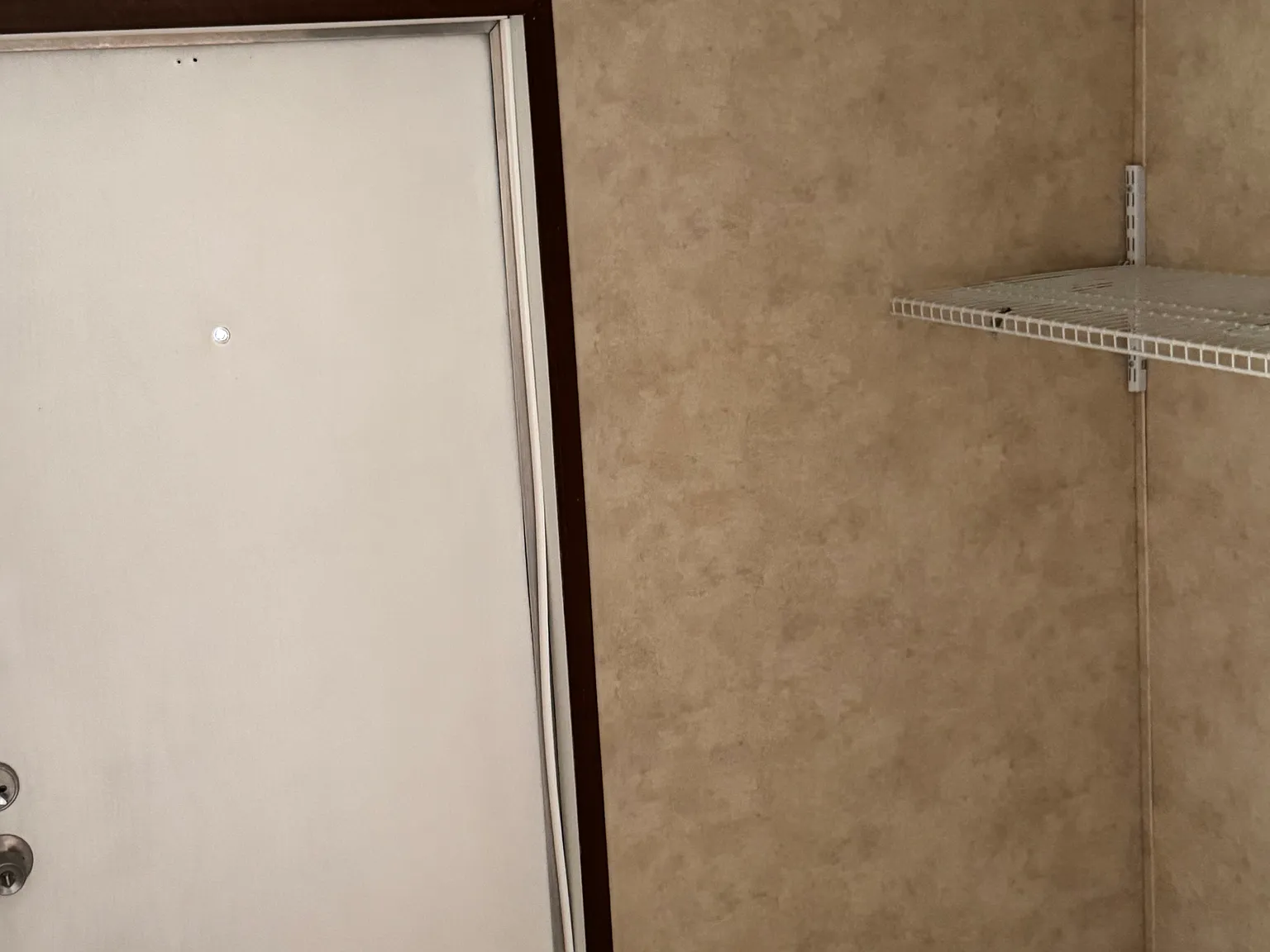 3 bed, 924 sqft, $1,095 — Photo 3