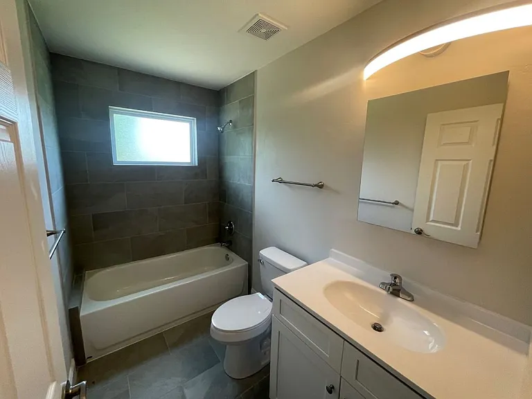 6542 NW 109th Pl — Photo 5
