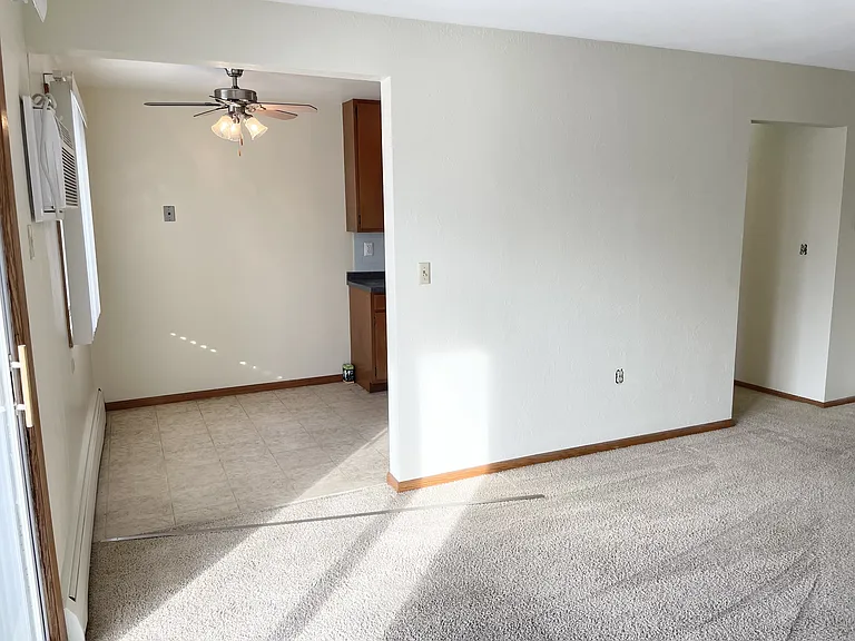 Como Lakes Apartments — Photo 25