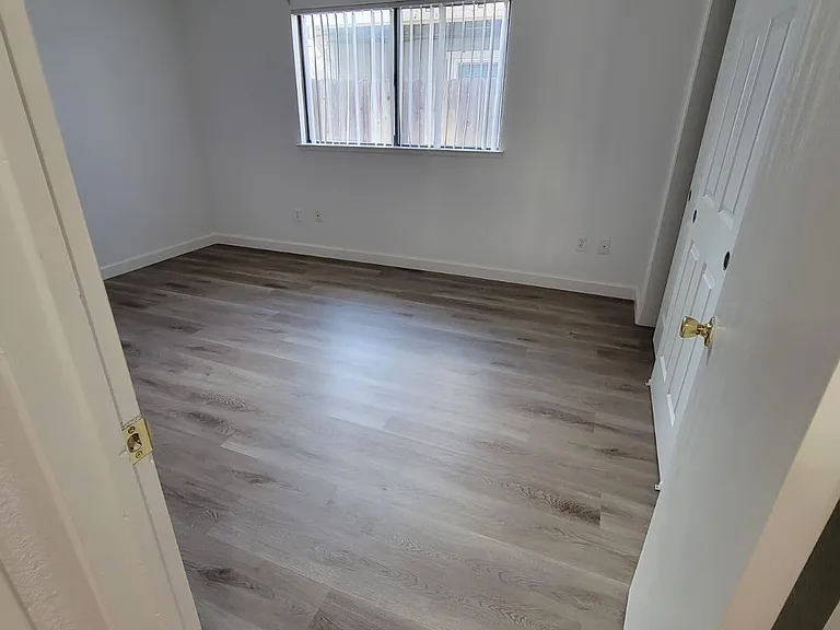 2512 Larkspur Ln — Photo 13