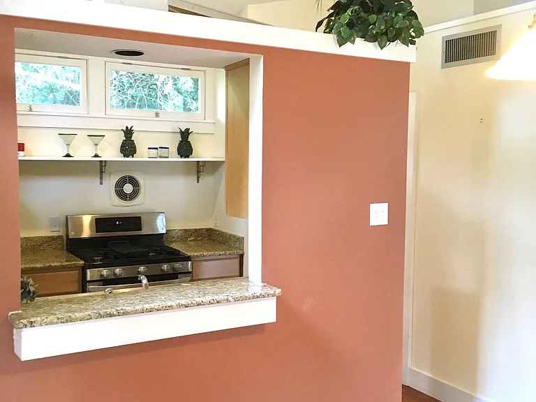 516 E Guenther St #C — Photo 7