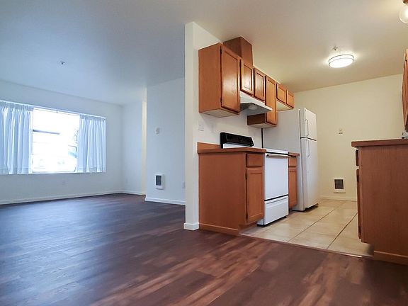 3rd image of 13417 22nd Ln S