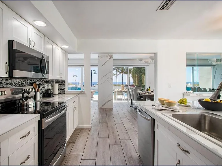 3350 NE 14th Ct — Photo 15