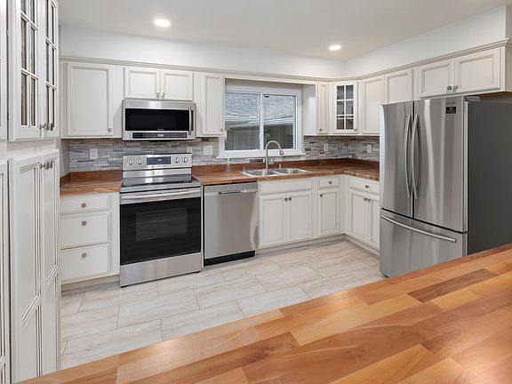3rd image of 1008 Avenue F