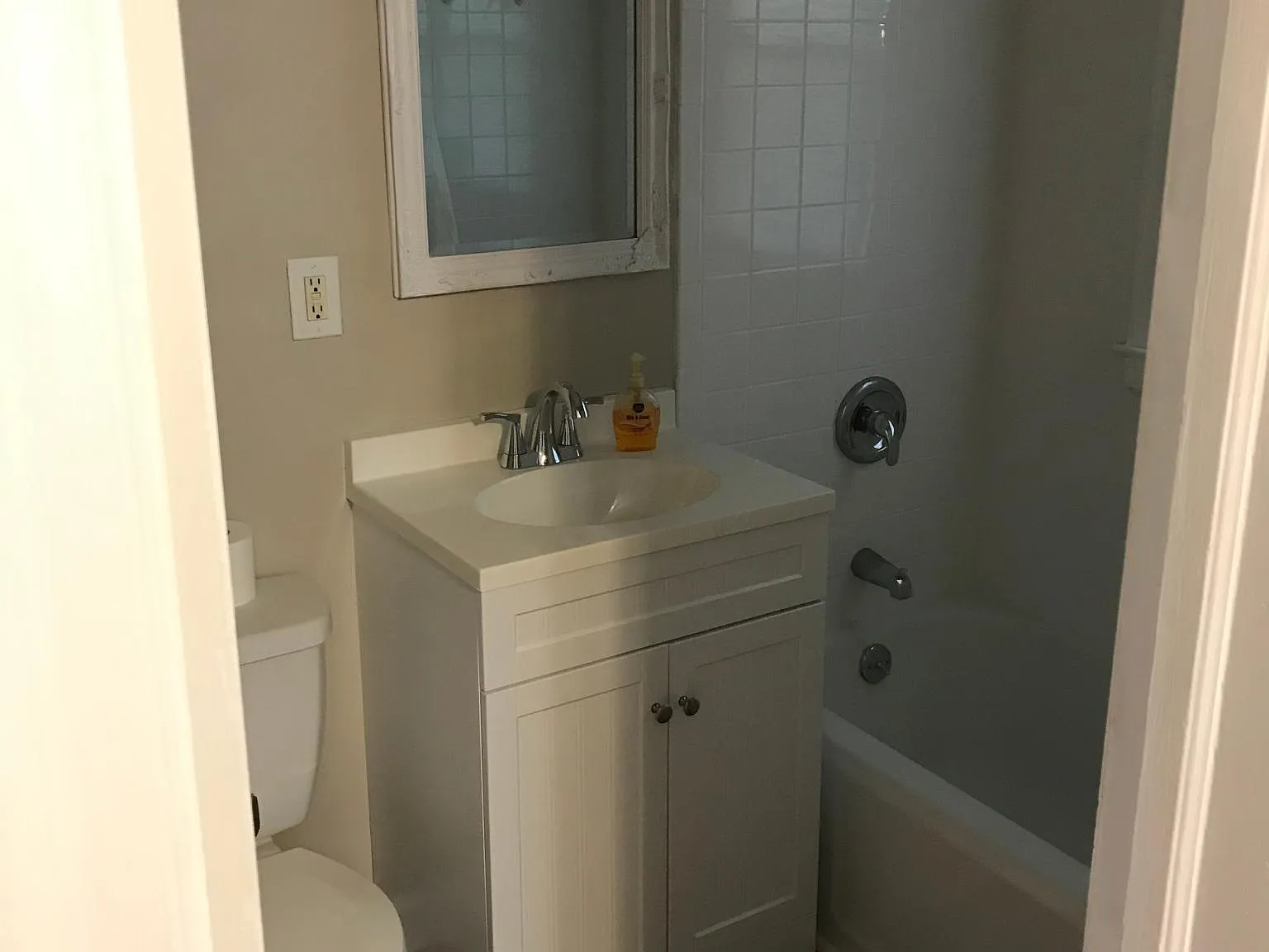 1 bed, 718 sqft, $2,117 — Photo 4