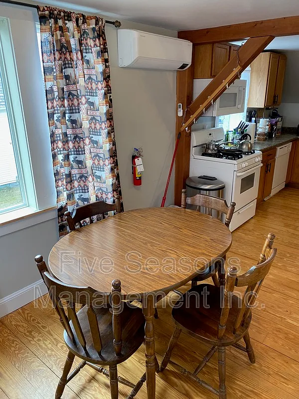 2 bed, 1.0 bath, 850 sqft, $2,200 — Photo 2