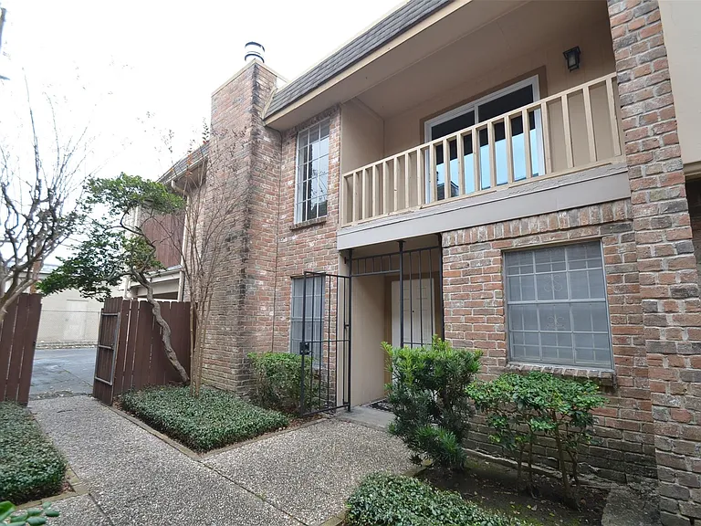 5524 Beverlyhill St #2 — Photo 3
