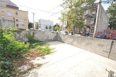 4th image of 1542 N 15th St APT 1R