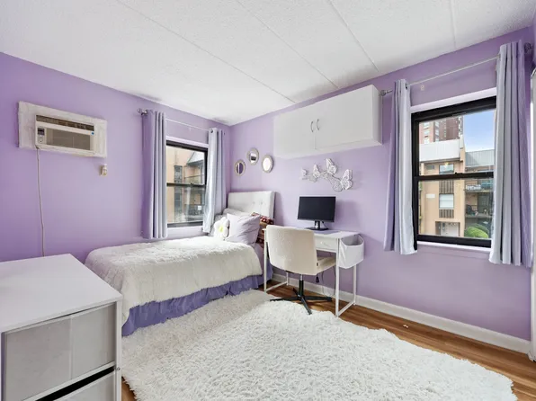 75-22 Parsons Boulevard image 8 of 21