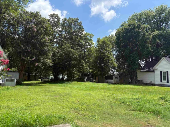 412 S College St, Halls, TN 38040