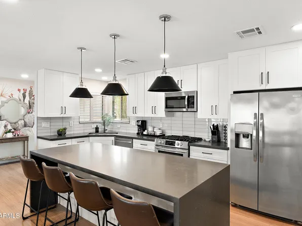 8602 E MITCHELL Drive, Scottsdale, AZ 85251