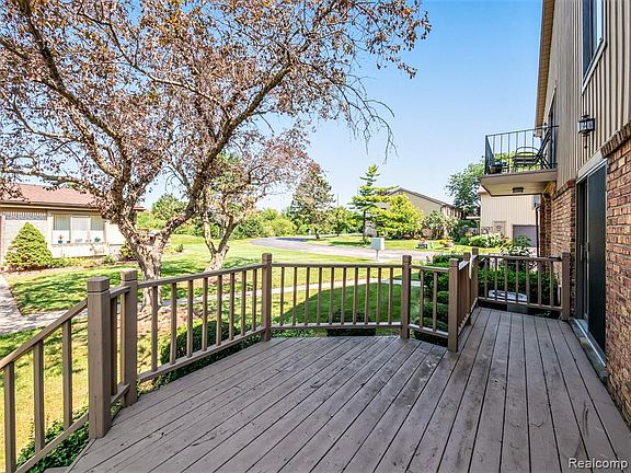 4th image of 41526 Bedford Dr