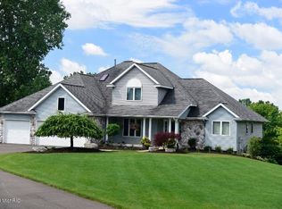 5266 Rollingbrook Ct NE, Ada, MI 49301