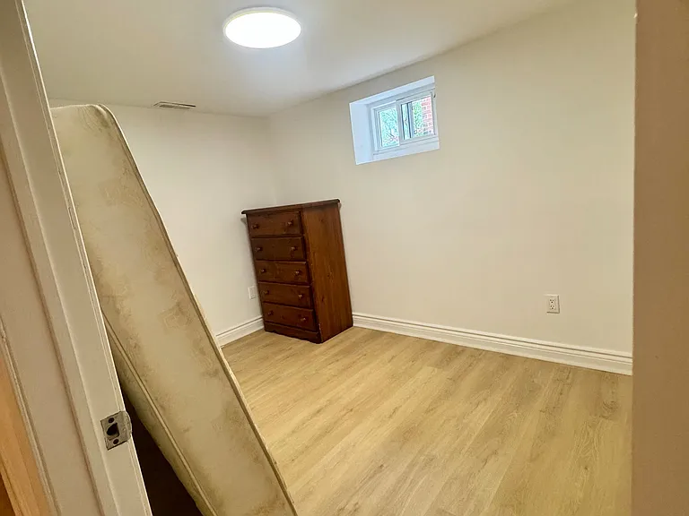 27 Lyndale Dr — Photo 5