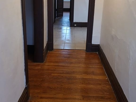 3rd image of 4720 McMillan Ave #1