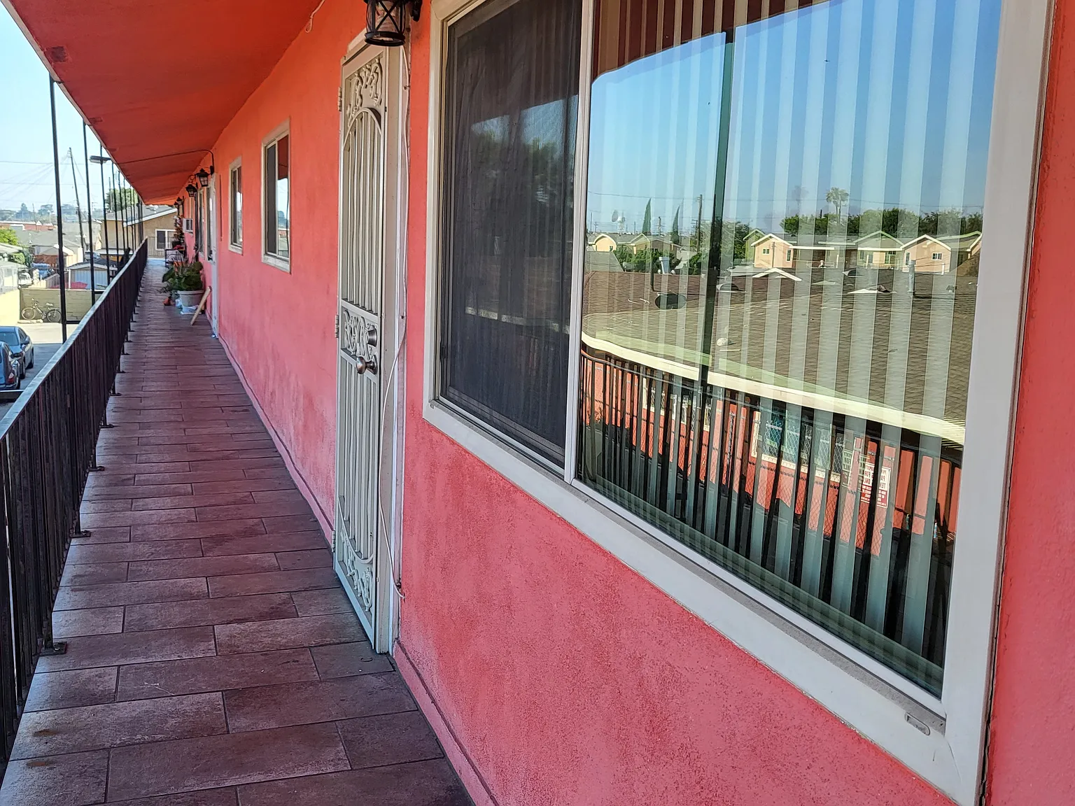2 bed, 650 sqft, $2,300 — Photo 4