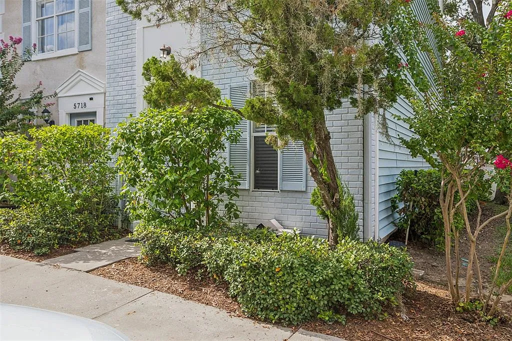 2 bed, 2.5 bath, 1110 sqft, $1,750 — Photo 1