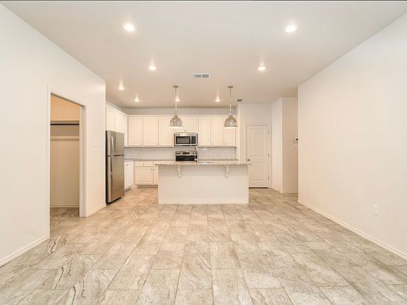 2nd image of 11621 Evanston Ave