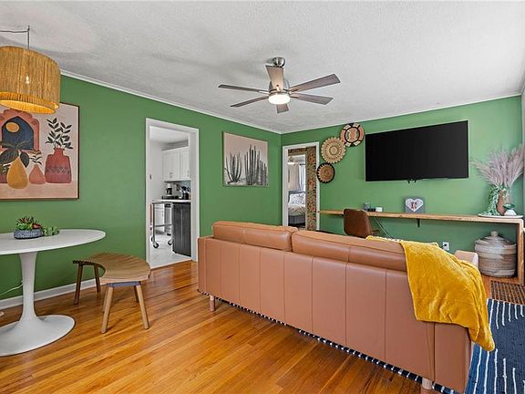 3rd image of 706 W 86th Ter