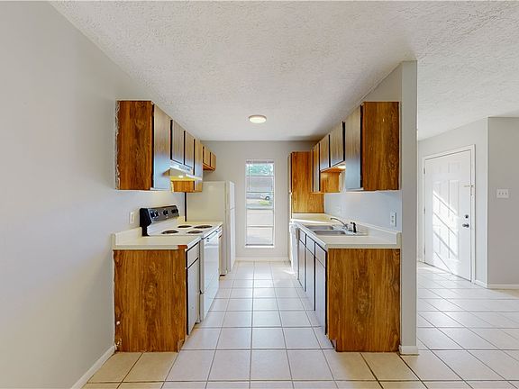 2nd image of 2508 Long Dr #B