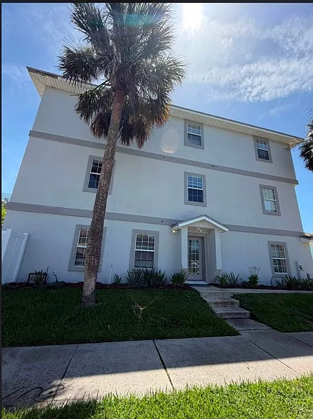 3 bed, 3.5 bath, 1800 sqft, $4,250 — Photo 2