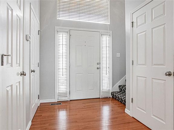 5th image of 1301 Starbrooke Dr