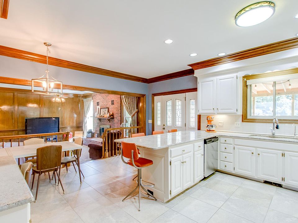 1st image of 1108 Warrior Dr #A