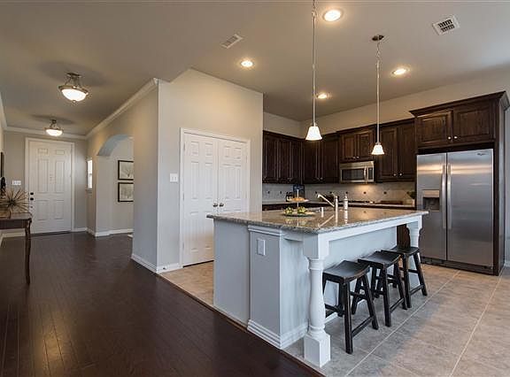 3rd image of 3010 Leesa Dr