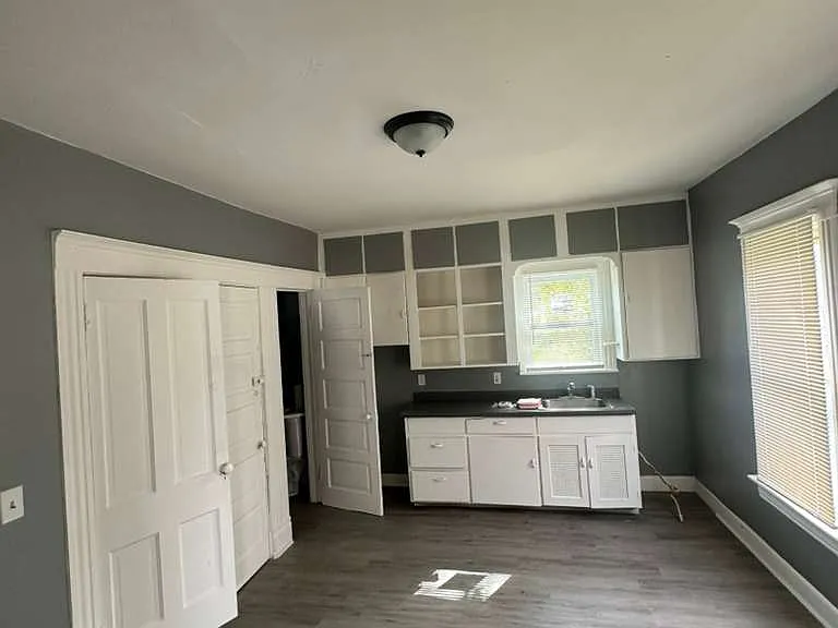 832 1/2 W 1st St #A — Photo 6
