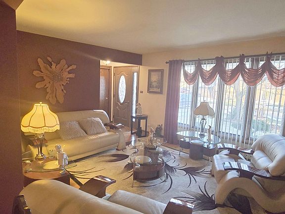 5th image of 8103 Gladys Ln