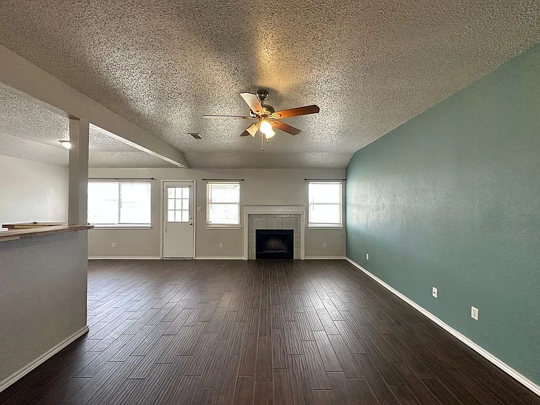 1910 Michele Dr — Photo 4