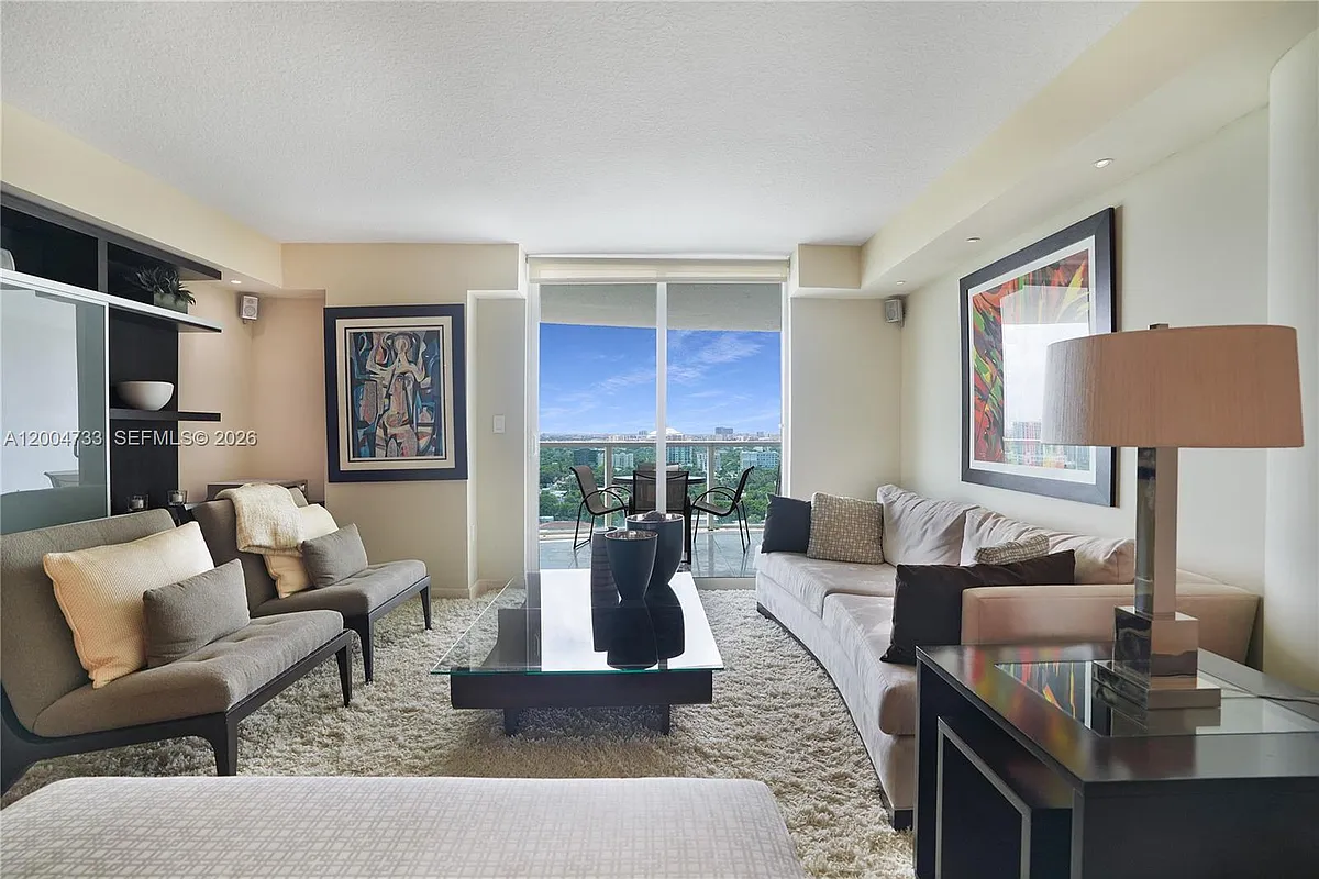 Building Photo - 2101 Brickell Ave #1812