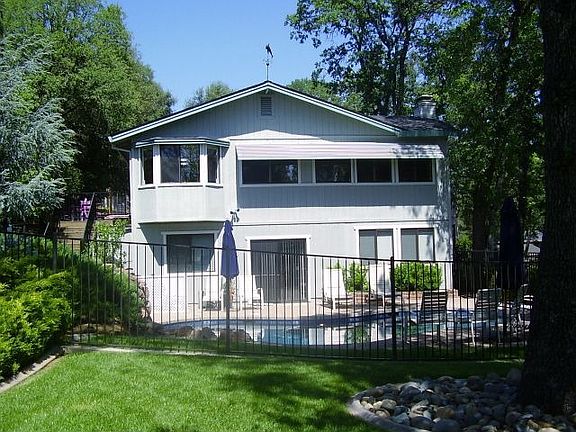 Pool area from Torrey Pines road