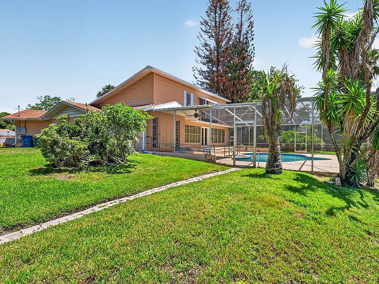 1627 Canal Ct — Photo 37