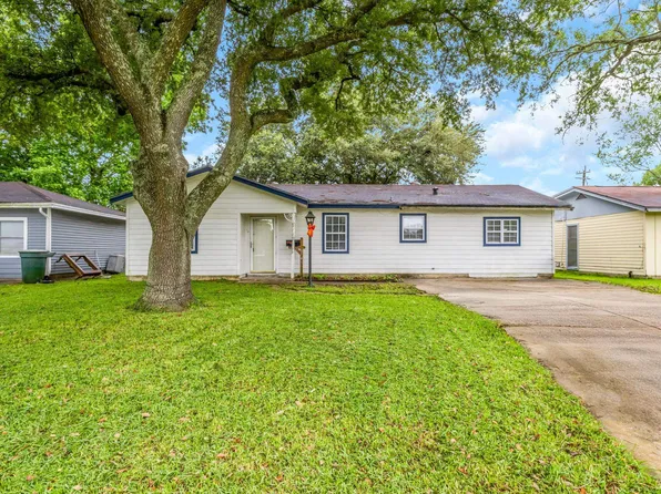 8745 Kimberly Dr, Beaumont, TX 77707