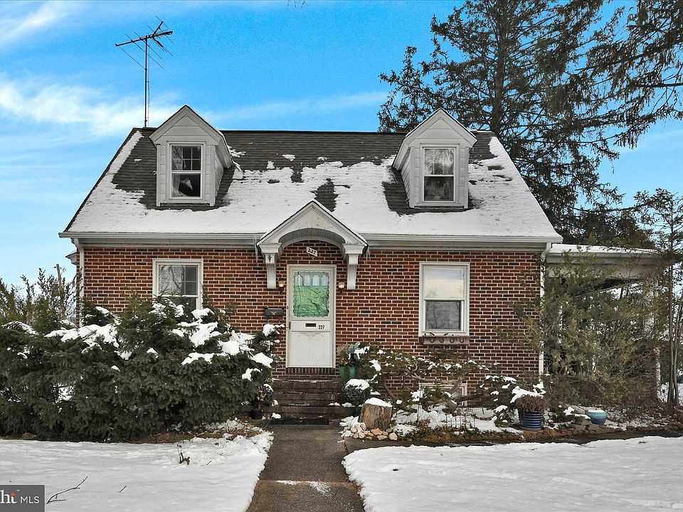 1st image of 227 W King St