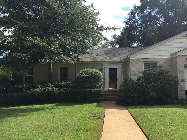 1st image of 810 E Neches St