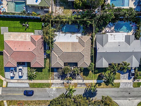4th image of 2162 NE 65th Street