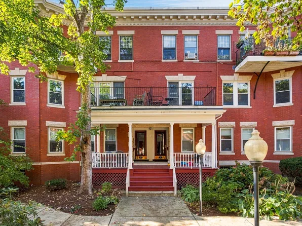 9 Auburn Ct #3, Brookline, MA 02446