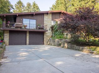 N48W27098 Lynndale Rd, Pewaukee, WI 53072