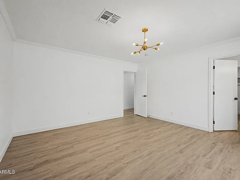 16813 N 113th Ave — Photo 14