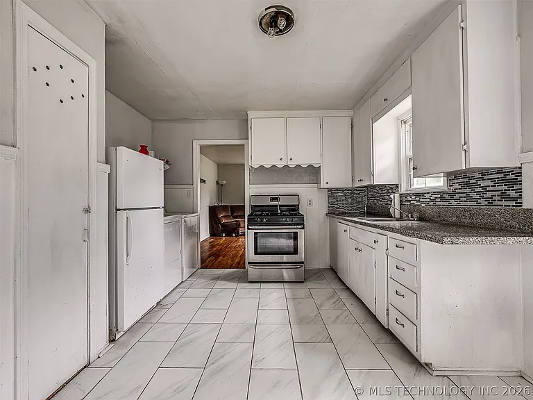1913 N Florence Pl — Photo 10